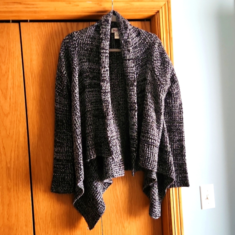 Mudd sweater for Juniors,  size medium,  black and white knit.